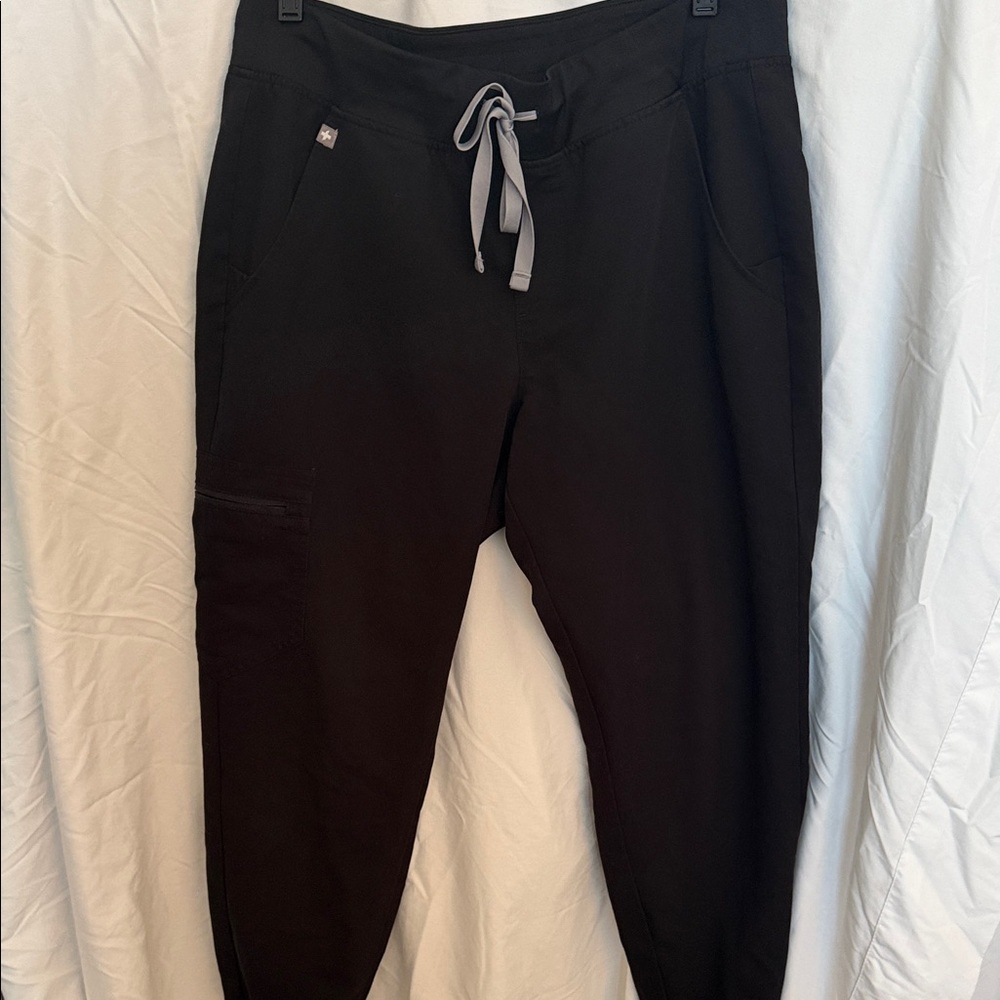 FIGS Women’s Zamora Jogger Scrub Pants, Black, Medium Petite